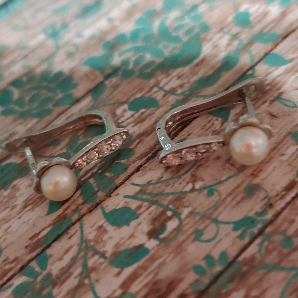 14k White Gold Diamond & Pearl Earrings